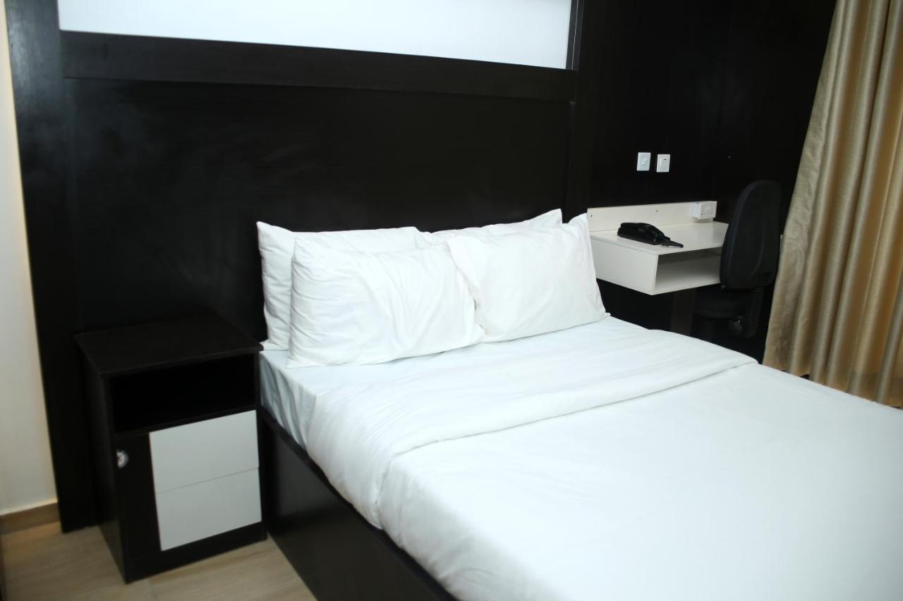 Hotel Capitol Ikeja Ngoại thất bức ảnh