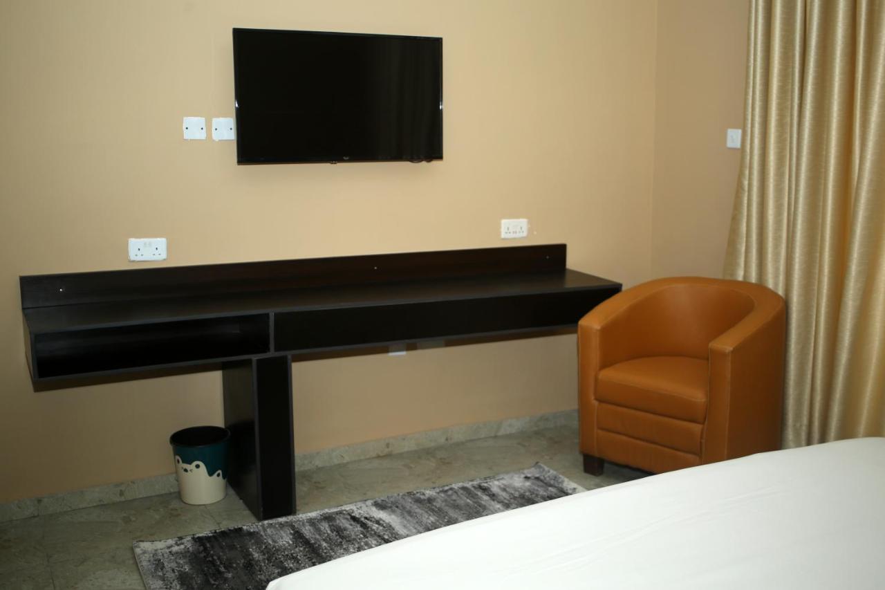 Hotel Capitol Ikeja Ngoại thất bức ảnh