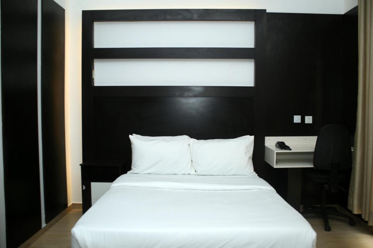 Hotel Capitol Ikeja Ngoại thất bức ảnh