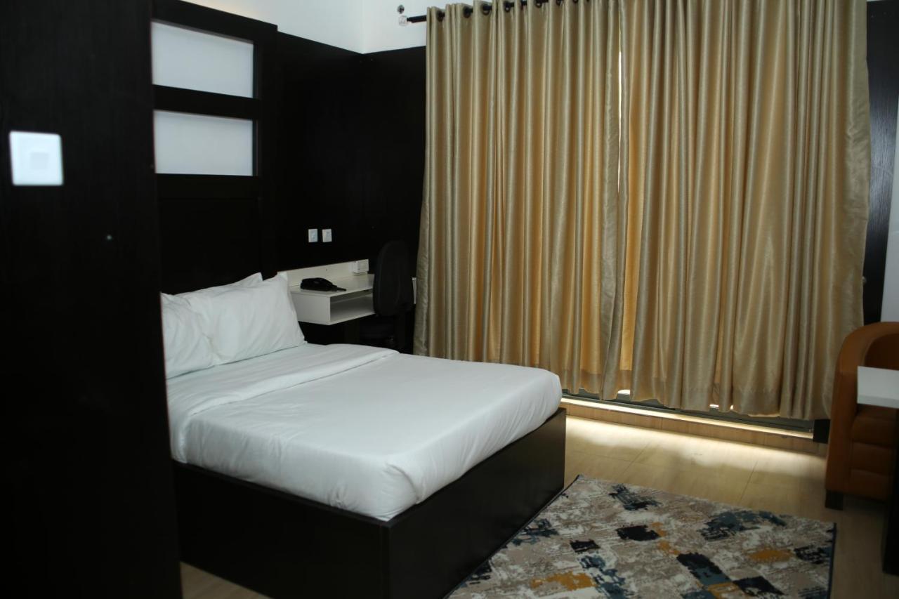 Hotel Capitol Ikeja Ngoại thất bức ảnh