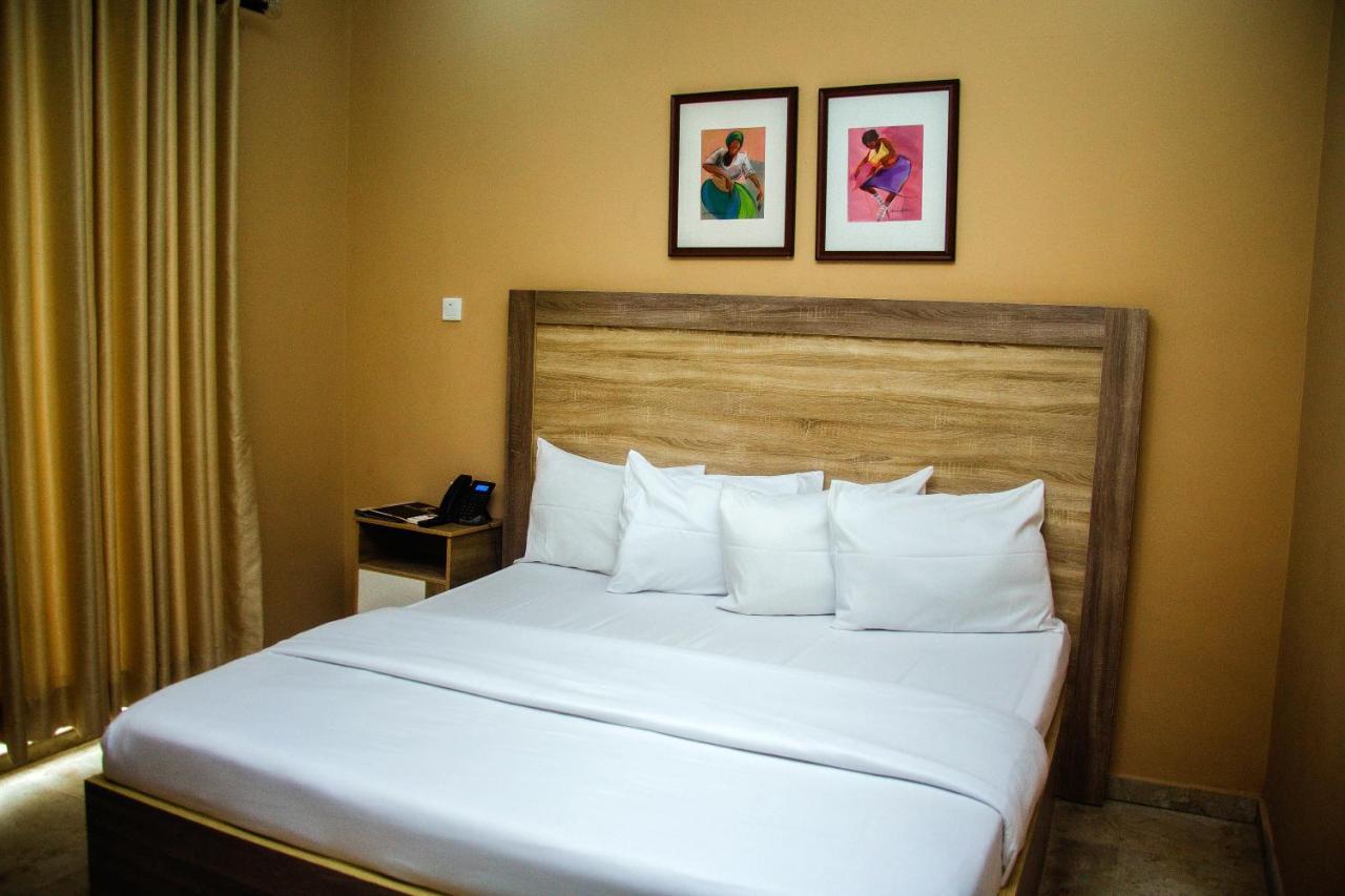 Hotel Capitol Ikeja Ngoại thất bức ảnh