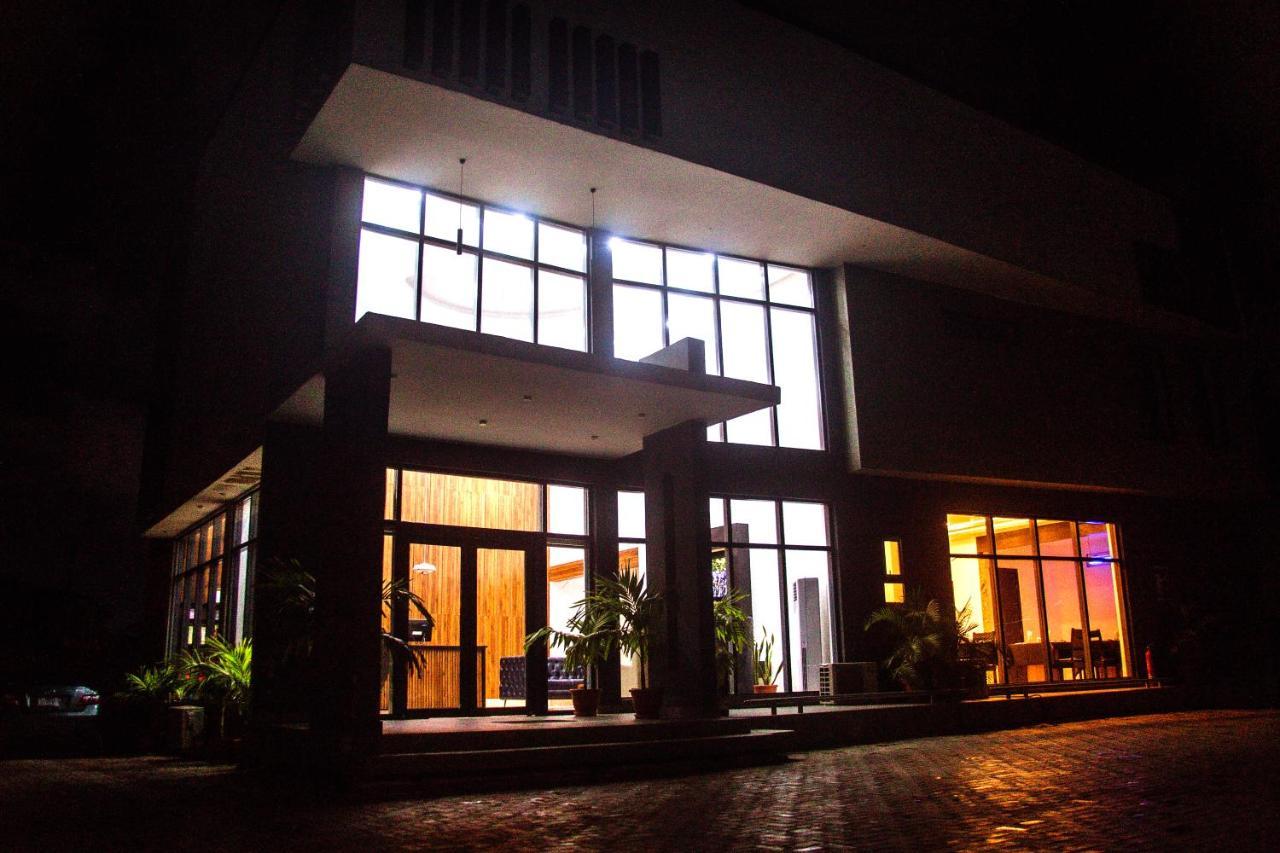 Hotel Capitol Ikeja Ngoại thất bức ảnh