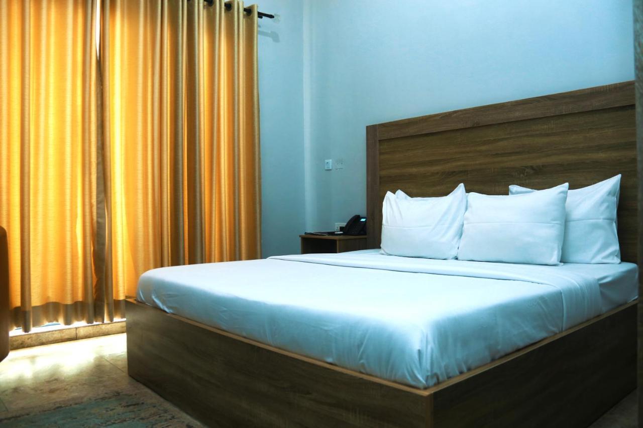Hotel Capitol Ikeja Ngoại thất bức ảnh