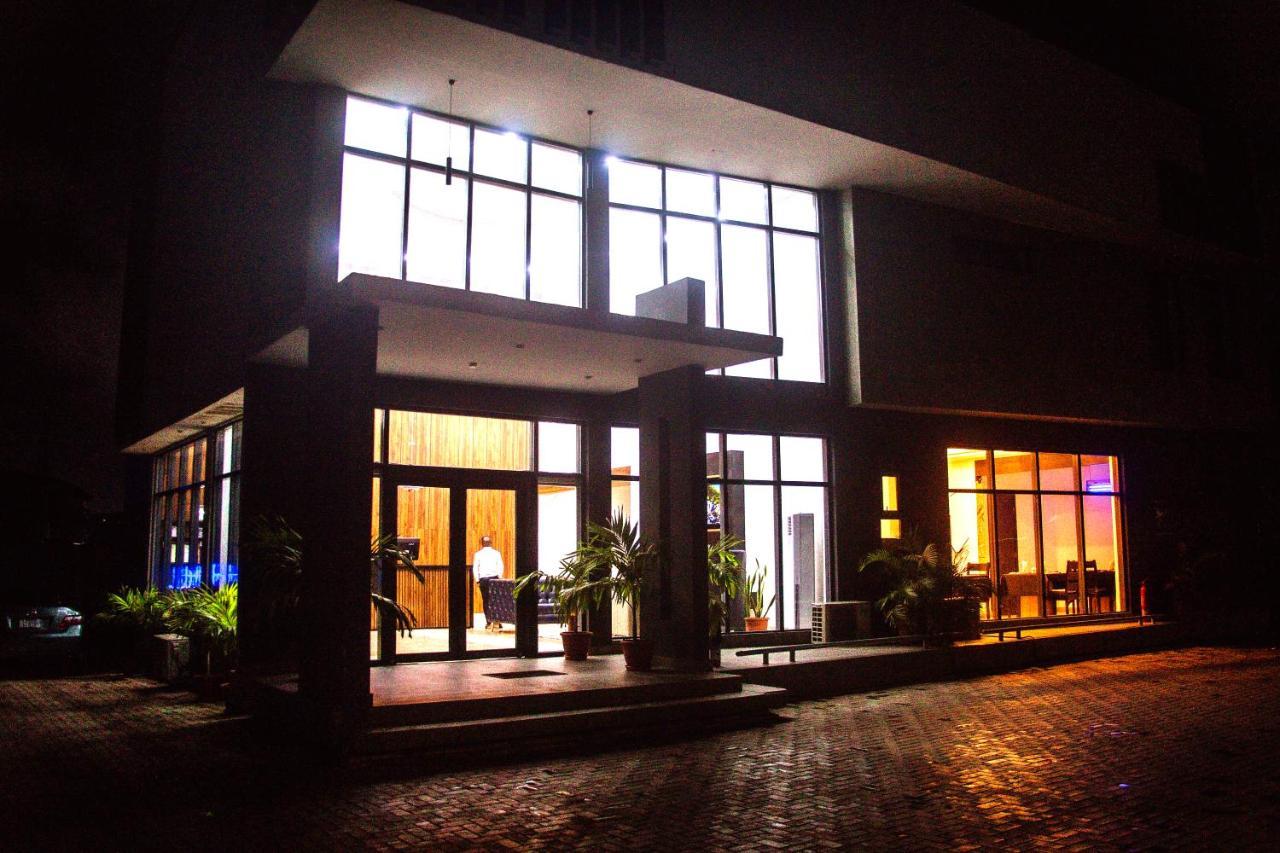 Hotel Capitol Ikeja Ngoại thất bức ảnh
