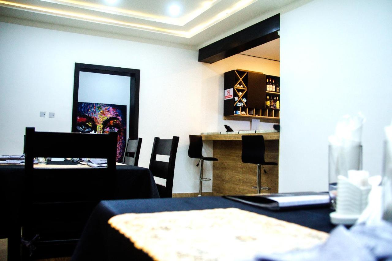 Hotel Capitol Ikeja Ngoại thất bức ảnh