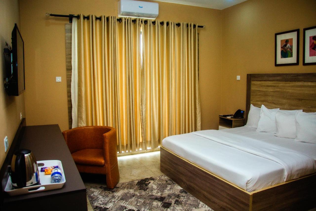 Hotel Capitol Ikeja Ngoại thất bức ảnh