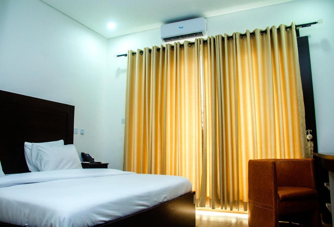 Hotel Capitol Ikeja Ngoại thất bức ảnh