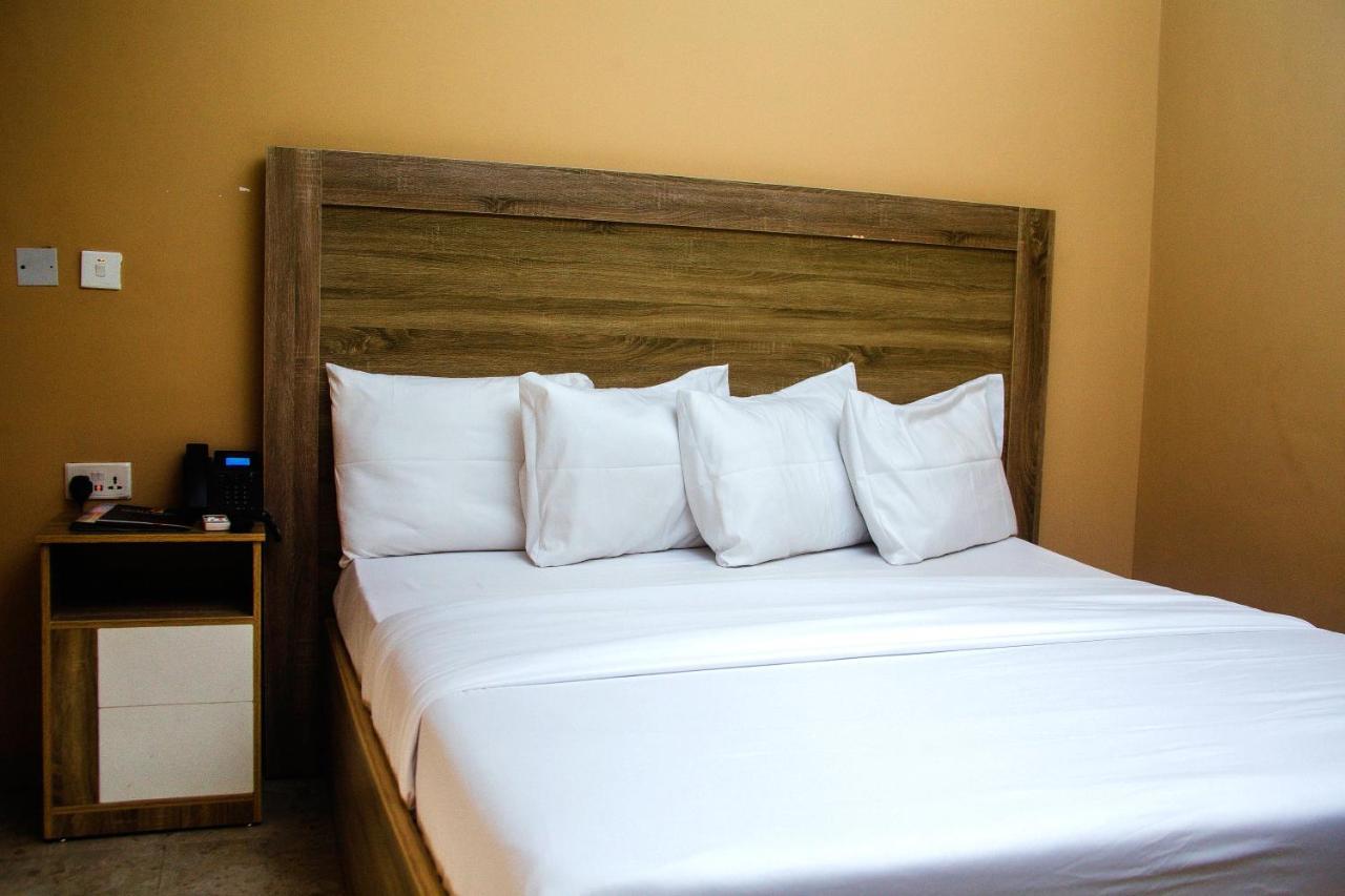 Hotel Capitol Ikeja Ngoại thất bức ảnh