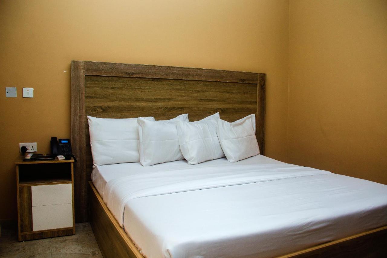 Hotel Capitol Ikeja Ngoại thất bức ảnh