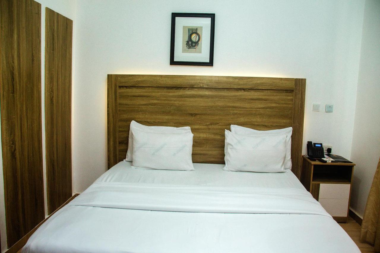 Hotel Capitol Ikeja Ngoại thất bức ảnh