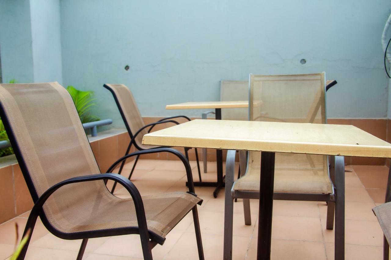 Hotel Capitol Ikeja Ngoại thất bức ảnh